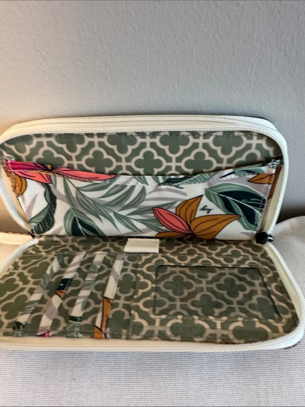 Rare LUG lily sand  Splits XL Wallet w/detachable Wristlet